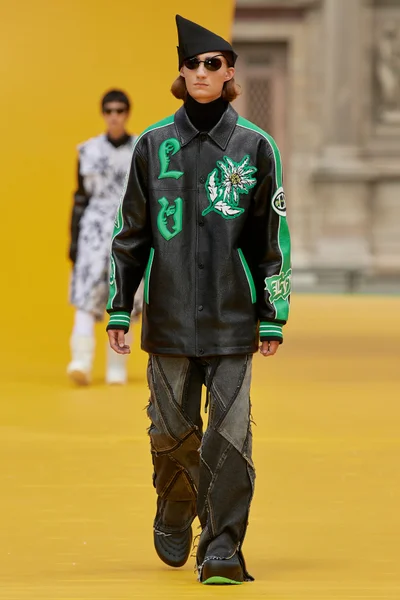 Look 25